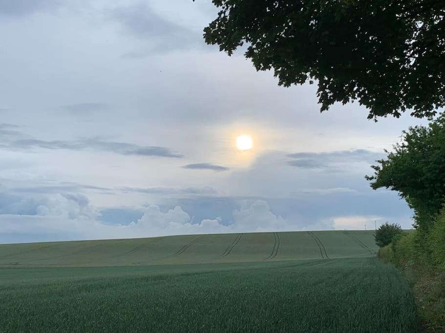 Romantic Shepherds Hut With Stunning Sunsets Hollingbourne Εξωτερικό φωτογραφία