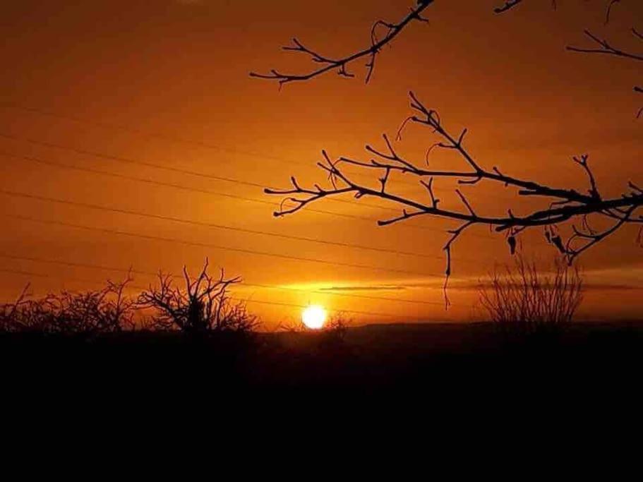 Romantic Shepherds Hut With Stunning Sunsets Hollingbourne Εξωτερικό φωτογραφία