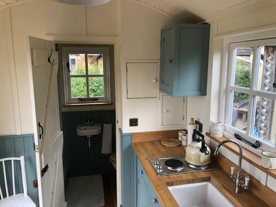 Romantic Shepherds Hut With Stunning Sunsets Hollingbourne Εξωτερικό φωτογραφία