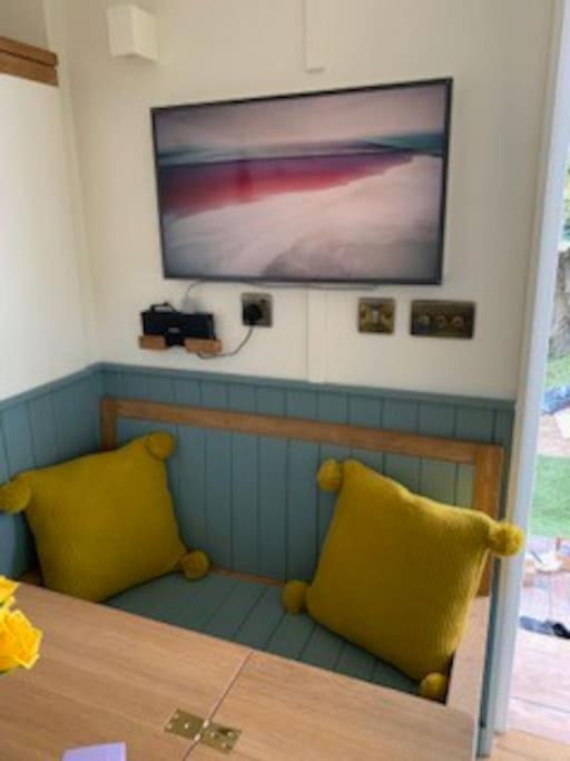 Romantic Shepherds Hut With Stunning Sunsets Hollingbourne Εξωτερικό φωτογραφία