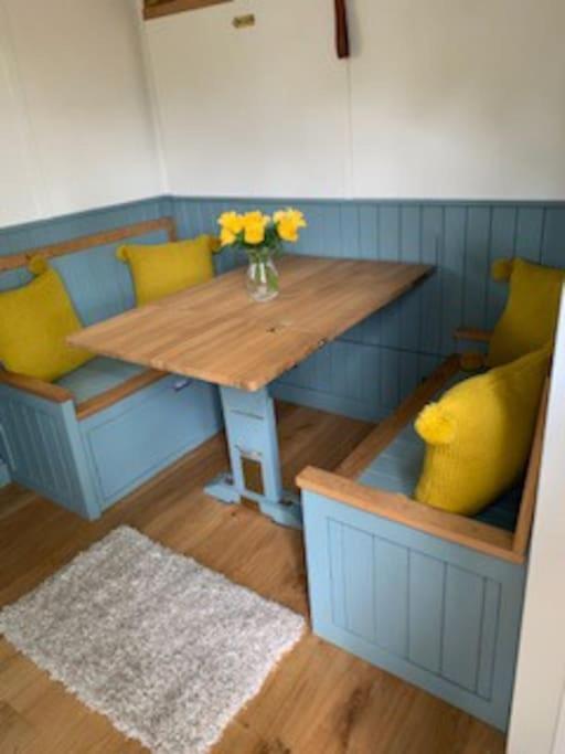 Romantic Shepherds Hut With Stunning Sunsets Hollingbourne Εξωτερικό φωτογραφία
