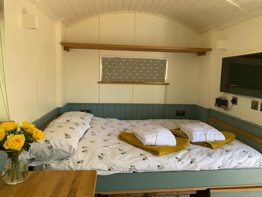 Romantic Shepherds Hut With Stunning Sunsets Hollingbourne Εξωτερικό φωτογραφία